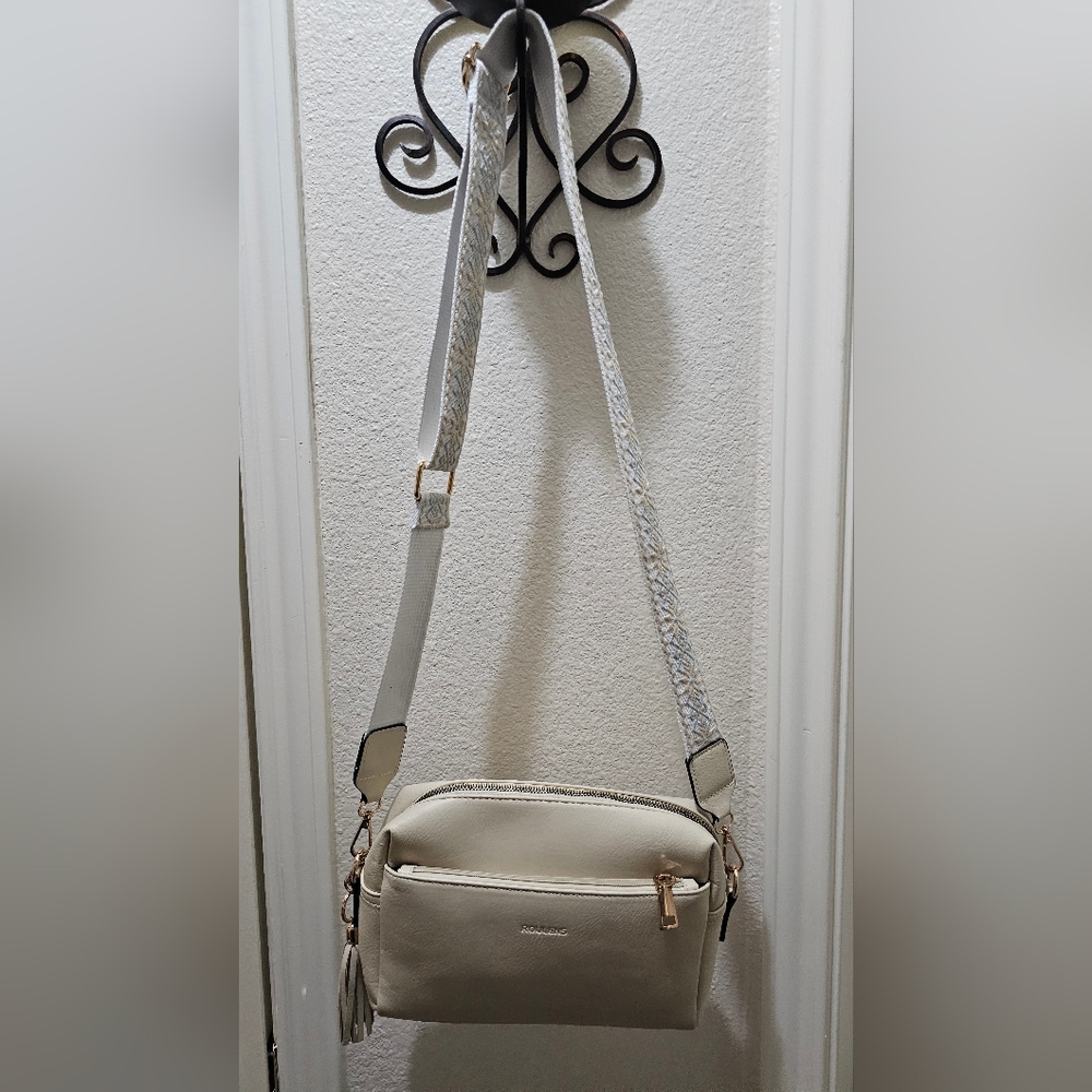 Roulens Cream Crossbody Bag with Guitar Strap EUC - Picture 2 of 16